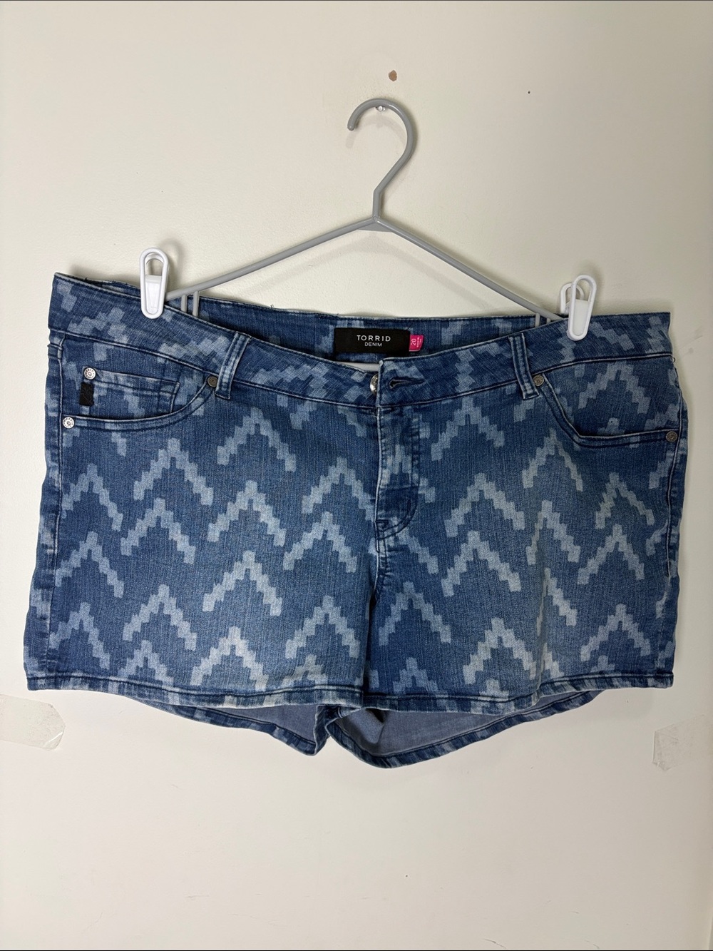 Torrid Plus Size Blue Aztec Chevron-Pattern Denim Jeans Shorts